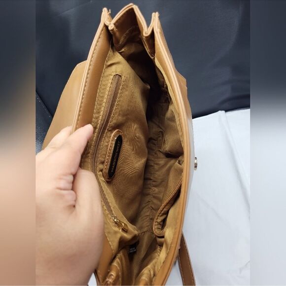 Madison West Tan Vegan Leather Envelope Crossbody Shoulder Satchel Bag Purse - Picture 3 of 4